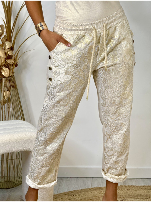 Pantalon doré avec imprimé esprit guipure devant