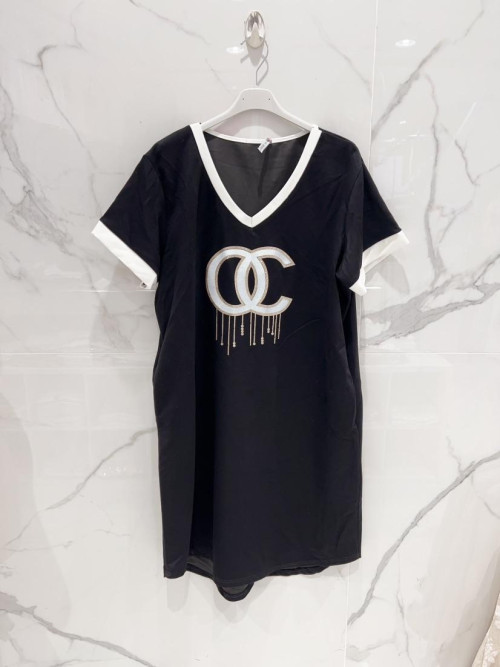 Robe courte col V motif pailleté poitrine