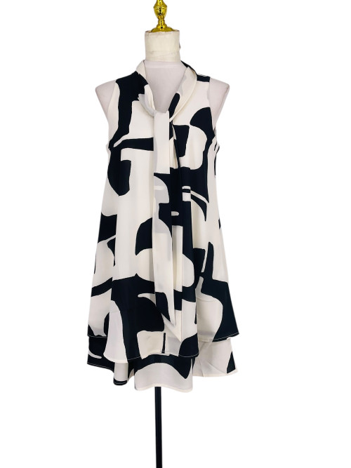 Robe courtes col écharpe imprimée sans manche