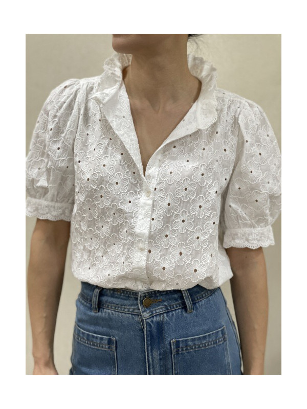 Chemise col froufrou manches courtes fleurs brodées