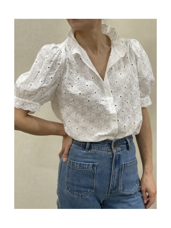 Chemise col froufrou manches courtes fleurs brodées