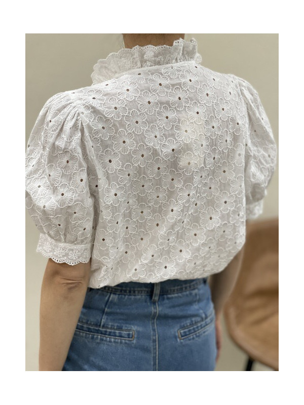 Chemise col froufrou manches courtes fleurs brodées