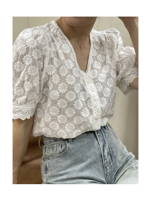 Chemise col V manches courtes fleurs brodées