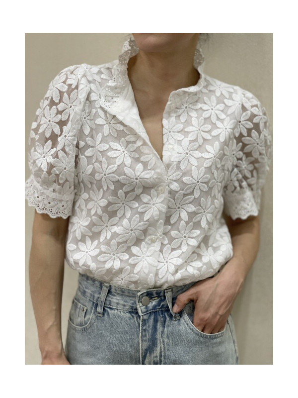 Chemise col froufrou manches courtes fleurs brodées