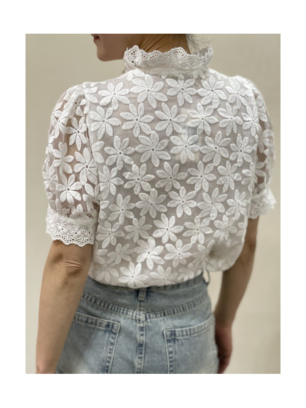 Chemise col froufrou manches courtes fleurs brodées