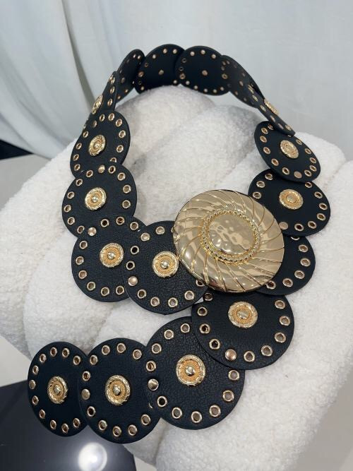 Ceinture à disques en cuir synthétique avec boucle dorée