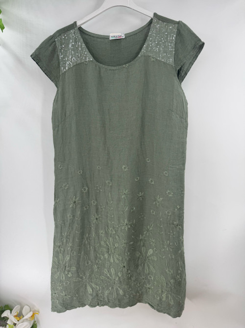 Robe courte droite en lin brodé et sequins aux épaules