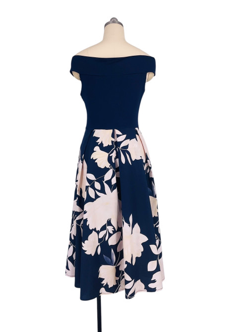 Robe décolleté bateau longueur midi jupe imprimée