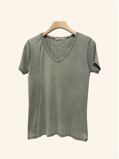 T-shirt col V manches courtes dentelle à l'encolure