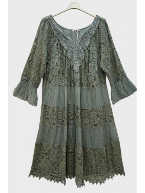Robe ample en dentelle et soie décolleté V