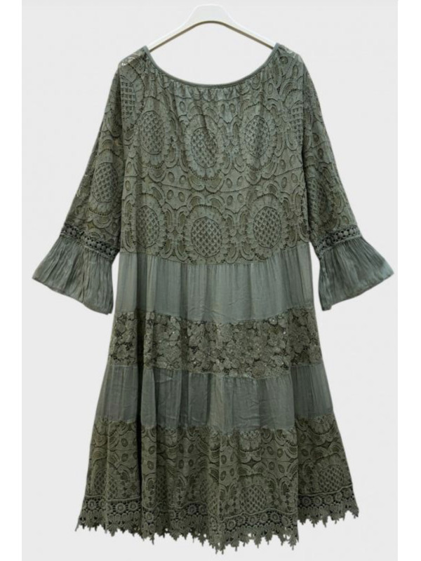 Robe ample en dentelle et soie décolleté V