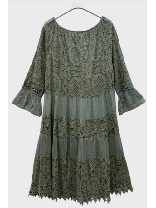 Robe ample en dentelle et soie décolleté V