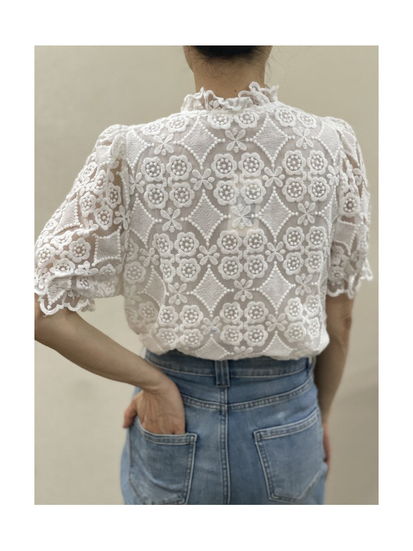 Chemise col froufrou manches courtes fleurs brodées