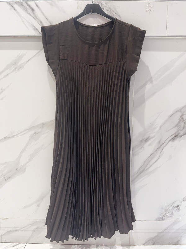 Robe plissée courte manches courtes