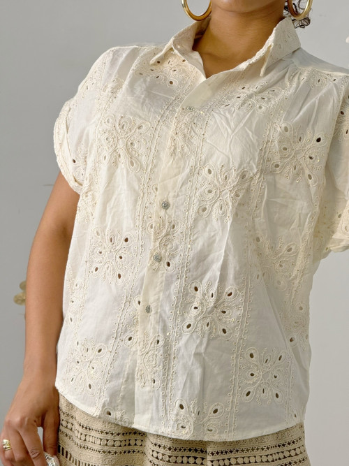 Chemise broderies ajourées et sequins
