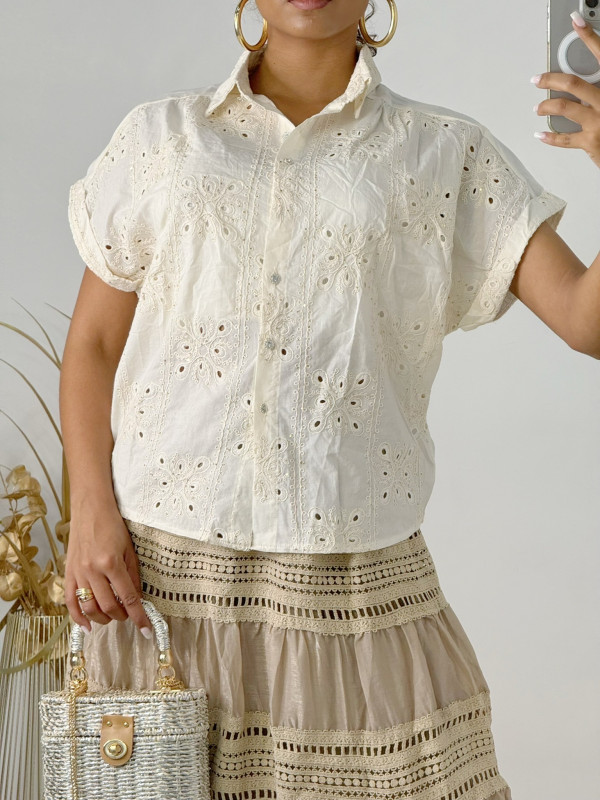 Chemise broderies ajourées et sequins