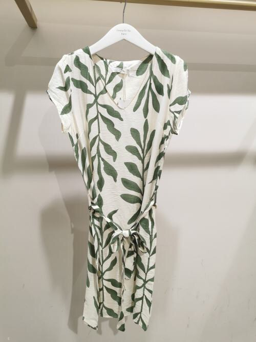 Robe courte imprimée et ceinturée col V Emma Ella
