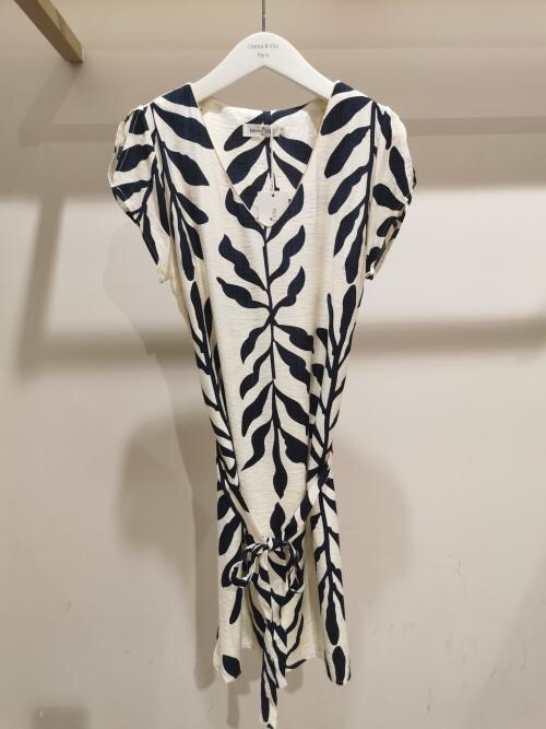 Robe courte imprimée et ceinturée col V Emma Ella