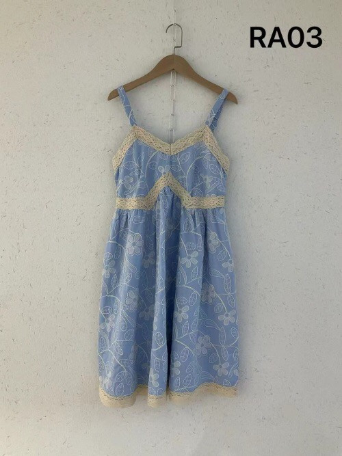 ROBE COURTE BRETELLES TISSUS BRODE