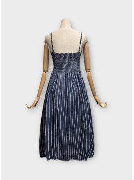 Robe rayée à fines...