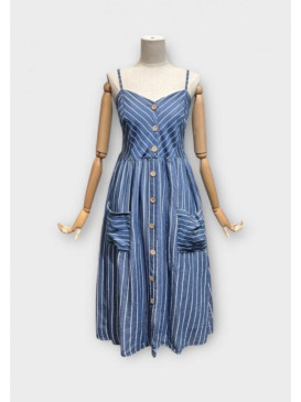 Robe rayée à fines...