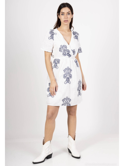 ROBE COURTE CACHE COEUR BRODERIE