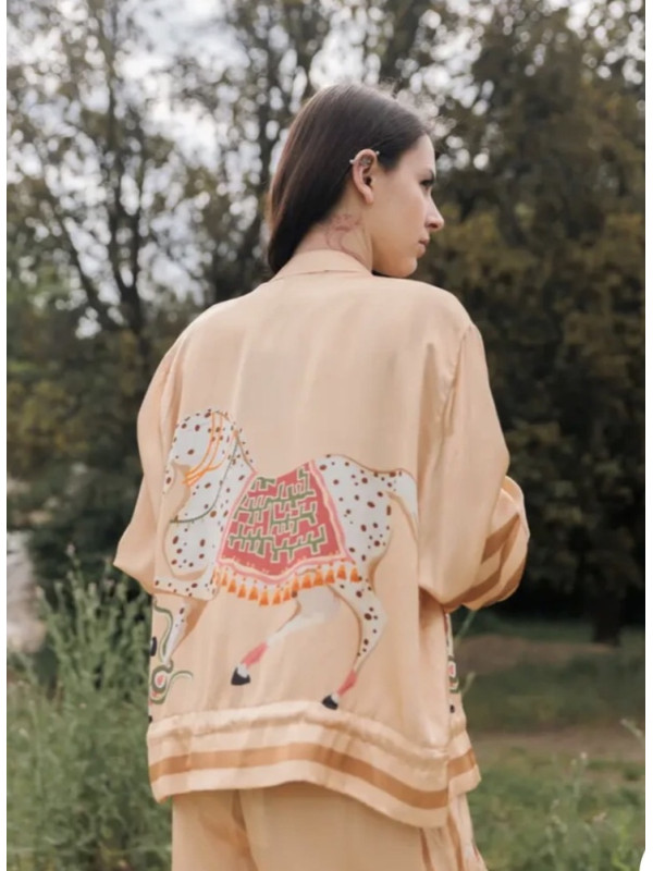 Blouson fluide soyeux motif cheval