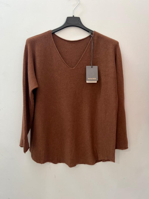 Pull fin col V coupe droite sans laine.