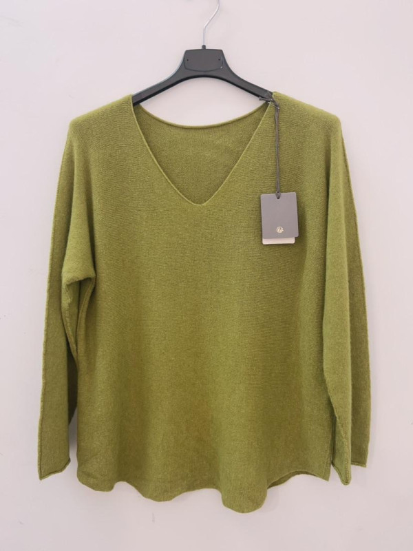 Pull fin col V coupe droite sans laine.