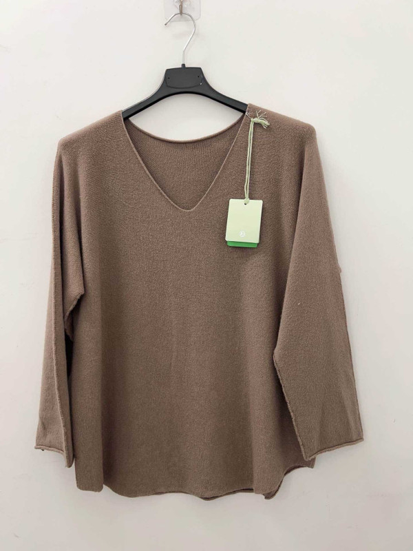 Pull fin col V coupe droite sans laine.