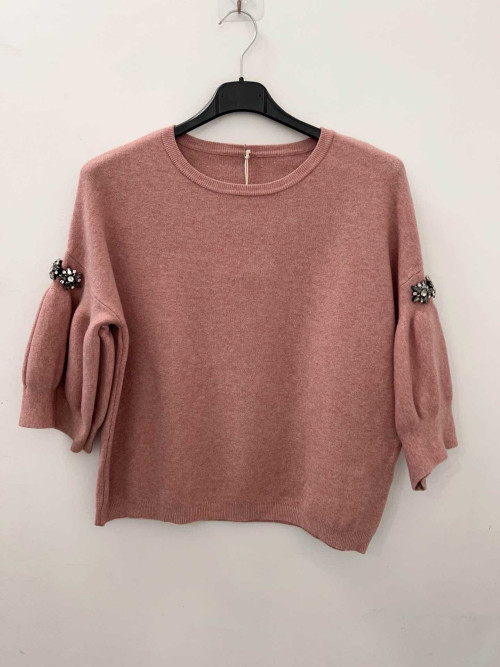 Pull court manches courtes bouffantes avec bijoux