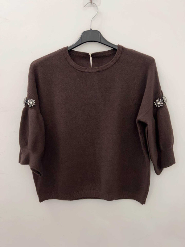 Pull court manches courtes bouffantes avec bijoux