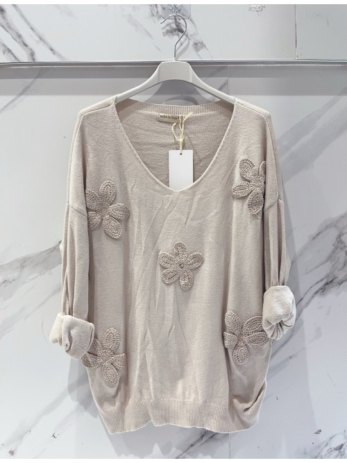 Pull avec fleurs en crochet col V manches longues