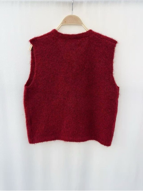 Gilet maille avec 3 boutons bijoux dorés sans manche