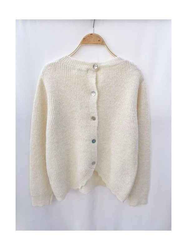Pull col rond boutons nacre au dos manches longues