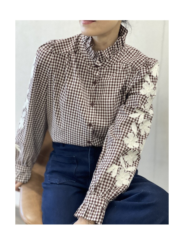 Chemise petits carreaux col frou-frou manches longues brodées
