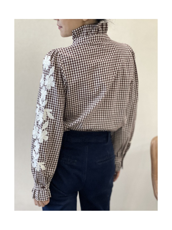 Chemise petits carreaux col frou-frou manches longues brodées