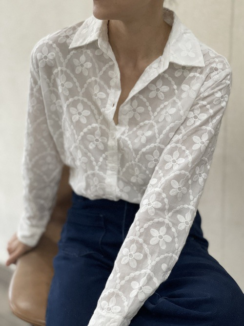 Chemise brodée de fleurs manches longues