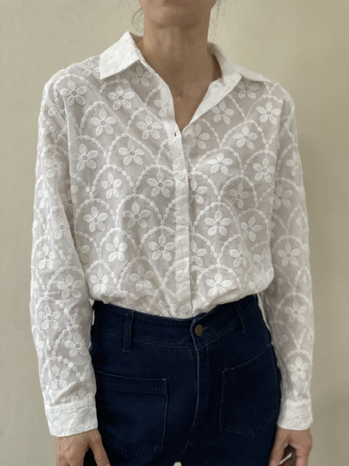 Chemise brodée de fleurs manches longues