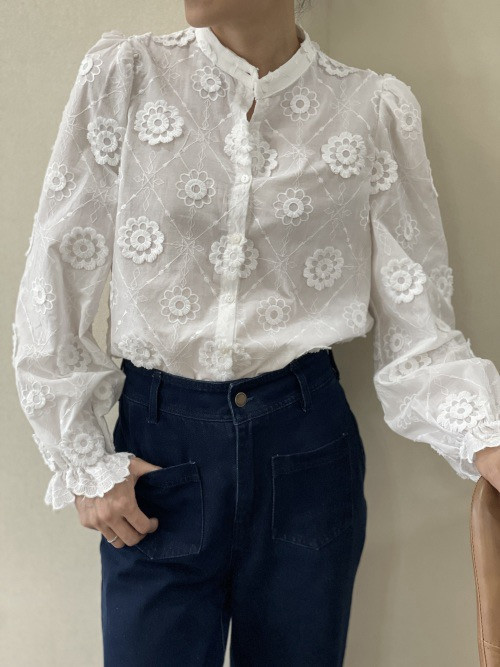 Chemise brodée de fleurs reliefées manches longues