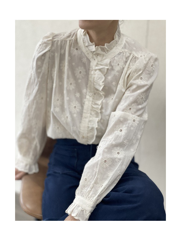 Chemise brodée de fleurs col frou-frou