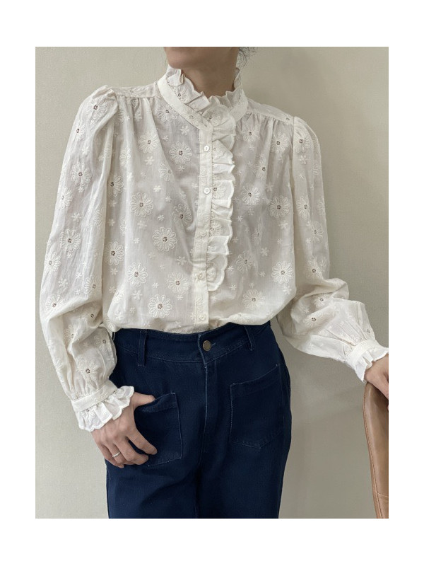 Chemise brodée de fleurs col frou-frou