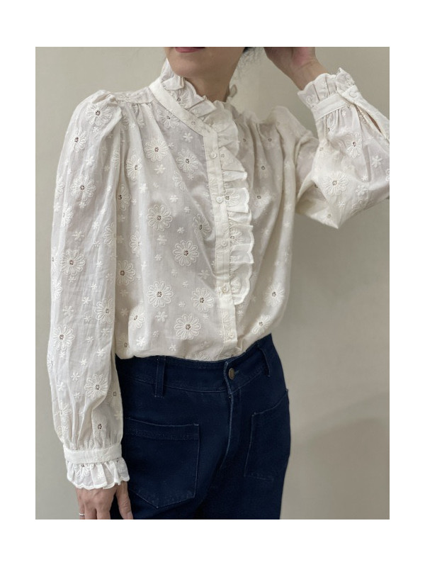 Chemise brodée de fleurs col frou-frou