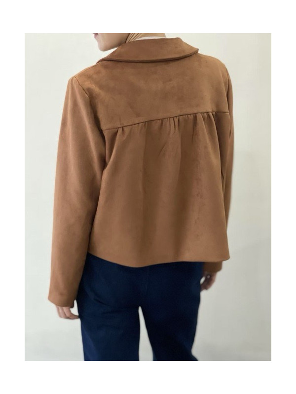 Veste courte en suédine col claudine