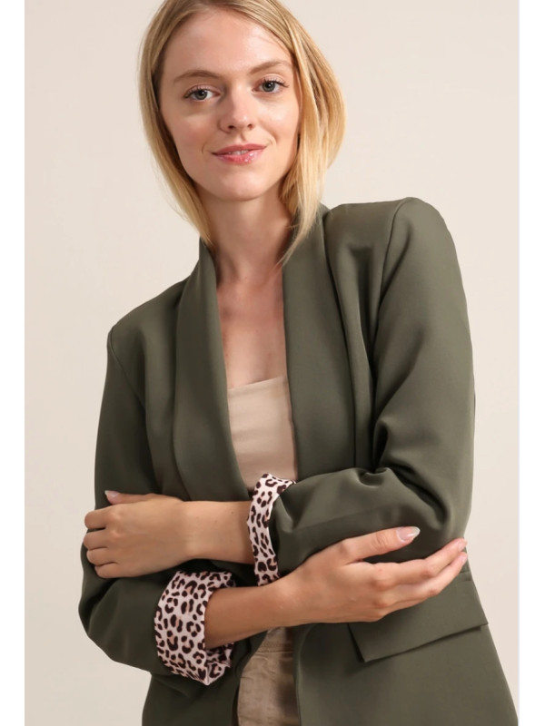 Veste tailleur unie manches longues revers léopard