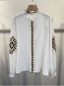 Chemise brodée aux manches...