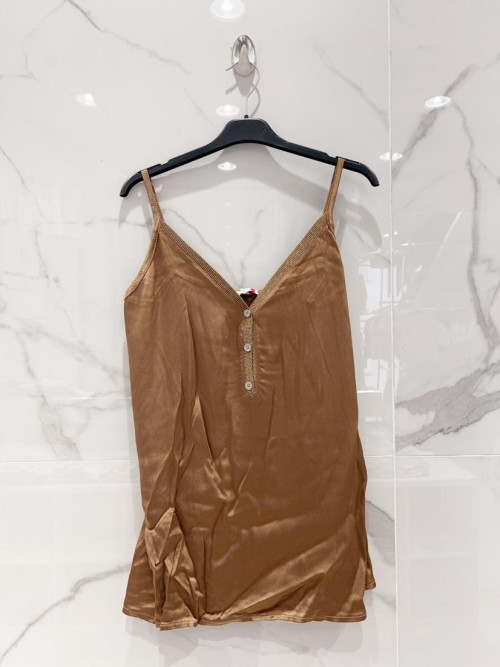Top en satin bretelles fines côte lurex et boutons bijoux