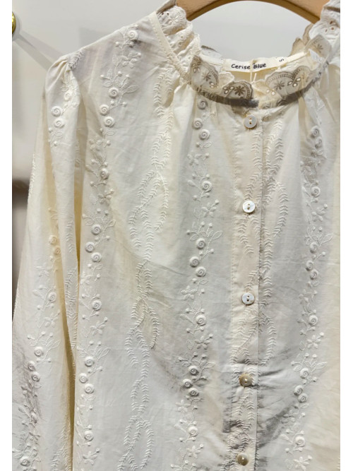 Chemise brodée col frou-frou bas festonné