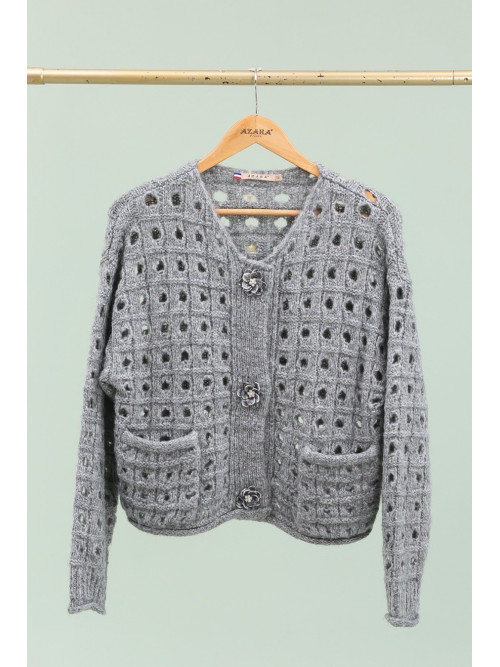 Gilet court ajouré boutons fleurs nacrées col rond