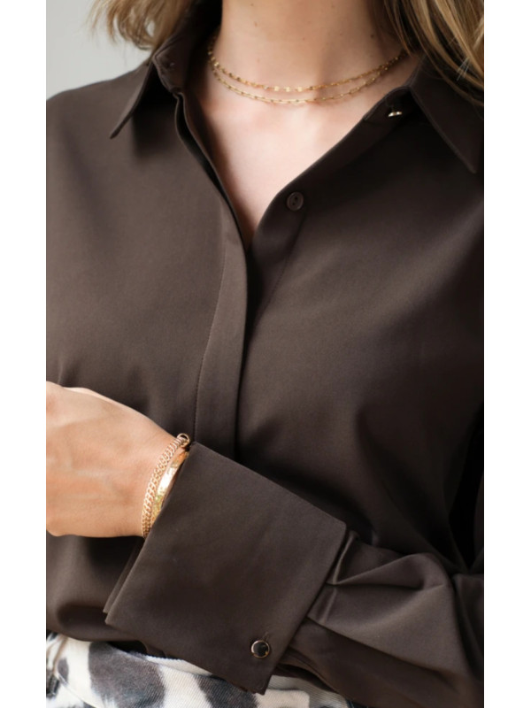 Chemise satinée unie à poignets mousquetaire